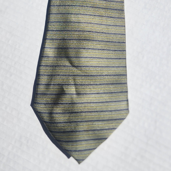Kenneth Cole New York Necktie - Picture 1 of 6